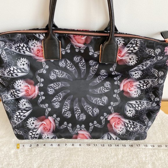 Ted Beaker Large Black Weekend/Travel Tote Bag 18"L x 8"W x 15"H - Picture 3 of 11